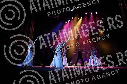 British Motors presented to the media a new model of the LR Range Rover at the National Theater.Kompanija British Motors predstavila je medijima novi model LR Range Rovera u Narodnom pozoristu.