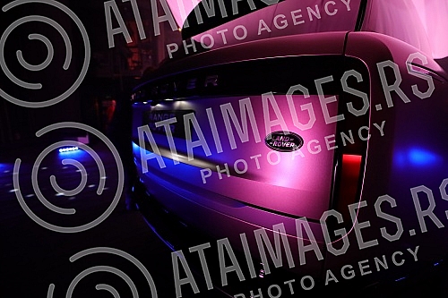 British Motors presented to the media a new model of the LR Range Rover at the National Theater.Kompanija British Motors predstavila je medijima novi model LR Range Rovera u Narodnom pozoristu.