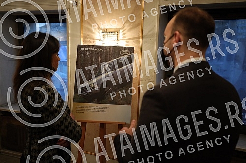 British Motors presented to the media a new model of the LR Range Rover at the National Theater.Kompanija British Motors predstavila je medijima novi model LR Range Rovera u Narodnom pozoristu.
