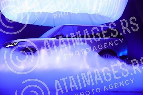 British Motors presented to the media a new model of the LR Range Rover at the National Theater.Kompanija British Motors predstavila je medijima novi model LR Range Rovera u Narodnom pozoristu.