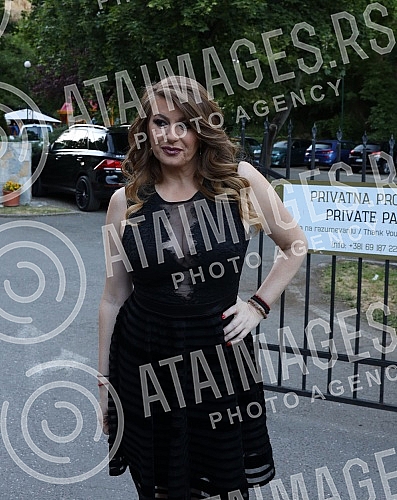 Famous pop couple Suzana Jovanovic and Sasa Popovic made a great party in the restaurant Topciderac on the occasion of the wedding of Suzana's son from his first marriage, Danijel and his partner Tijana.Poznati estradni par Suzana Jovanovic i Sasa 