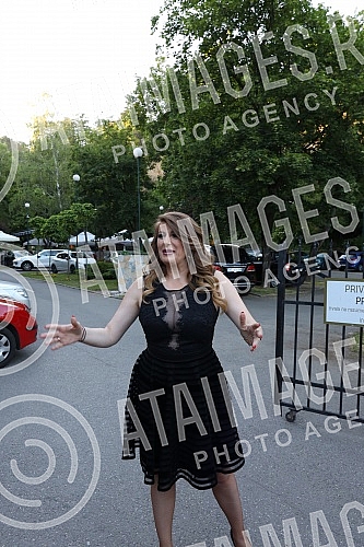 Famous pop couple Suzana Jovanovic and Sasa Popovic made a great party in the restaurant Topciderac on the occasion of the wedding of Suzana's son from his first marriage, Danijel and his partner Tijana.Poznati estradni par Suzana Jovanovic i Sasa 