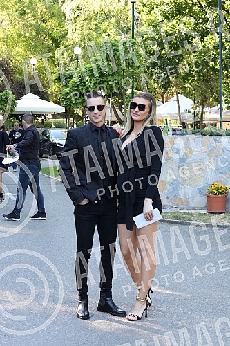 Famous pop couple Suzana Jovanovic and Sasa Popovic made a great party in the restaurant Topciderac on the occasion of the wedding of Suzana's son from his first marriage, Danijel and his partner Tijana.Poznati estradni par Suzana Jovanovic i Sasa 