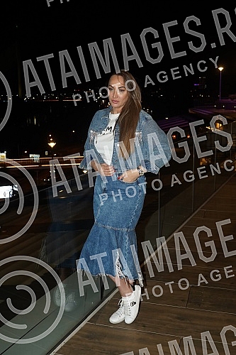 The premiere of the video Rana and the promotion of the album Cinema (Bioskop) by Seka Aleksic was held at the Cinestar cinema in the Ada Mall shopping center.Premijera spota Rana i promocija albuma Bioskop Seke Aleksic odrzana je u bioskopu Cinest