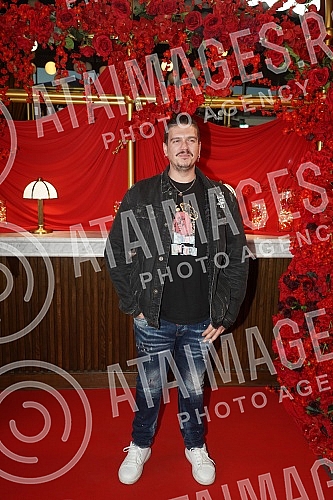 The premiere of the video Rana and the promotion of the album Cinema (Bioskop) by Seka Aleksic was held at the Cinestar cinema in the Ada Mall shopping center.Premijera spota Rana i promocija albuma Bioskop Seke Aleksic odrzana je u bioskopu Cinest