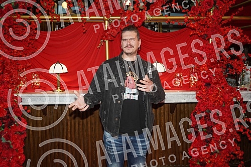 The premiere of the video Rana and the promotion of the album Cinema (Bioskop) by Seka Aleksic was held at the Cinestar cinema in the Ada Mall shopping center.Premijera spota Rana i promocija albuma Bioskop Seke Aleksic odrzana je u bioskopu Cinest