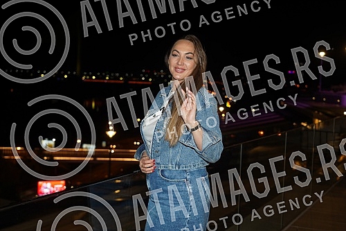 The premiere of the video Rana and the promotion of the album Cinema (Bioskop) by Seka Aleksic was held at the Cinestar cinema in the Ada Mall shopping center.Premijera spota Rana i promocija albuma Bioskop Seke Aleksic odrzana je u bioskopu Cinest