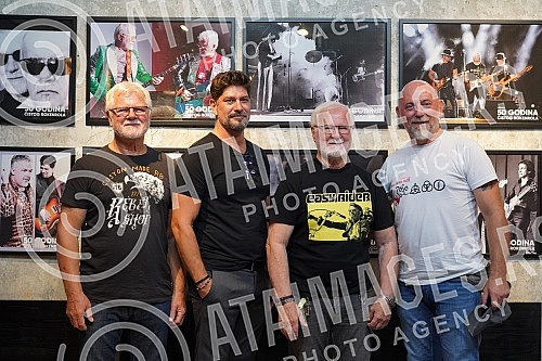 Pre-concert socializing with the YU group and the opening of the exhibition 