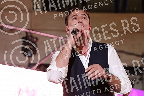 Belgrade Gallery, the largest shopping, gastronomic and entertainment destination in the region, is celebrating its first birthday and on that occasion, the Music Fest Gallery has been organized. Galerija Belgrade, najveca soping, gastronomska i za