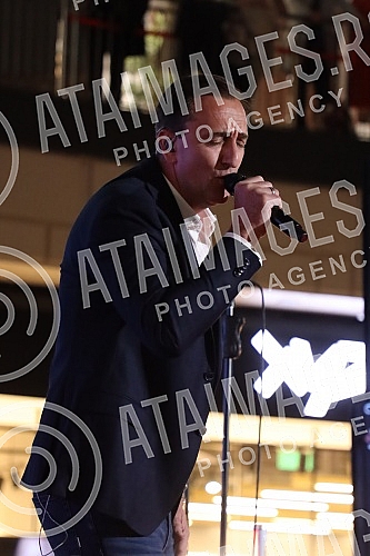 Belgrade Gallery, the largest shopping, gastronomic and entertainment destination in the region, is celebrating its first birthday and on that occasion, the Music Fest Gallery has been organized. Galerija Belgrade, najveca soping, gastronomska i za