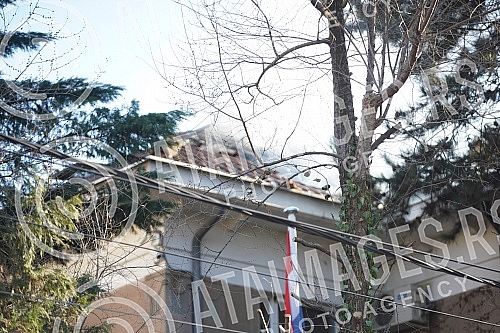 A fire broke out in the residence of the Croatian Embassy, located at 17b Sanje Zivanovic Street in Senjak. U rezidenciji Hrvatske ambasade koja se nalazi u Ulici Sanje Zivanovic 17b na Senjaku  izbio je pozar.