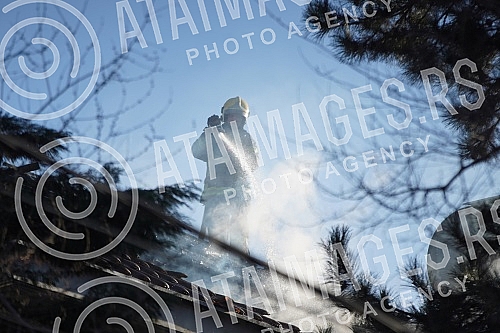 A fire broke out in the residence of the Croatian Embassy, located at 17b Sanje Zivanovic Street in Senjak. U rezidenciji Hrvatske ambasade koja se nalazi u Ulici Sanje Zivanovic 17b na Senjaku  izbio je pozar.