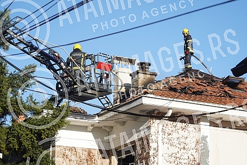 A fire broke out in the residence of the Croatian Embassy, located at 17b Sanje Zivanovic Street in Senjak. U rezidenciji Hrvatske ambasade koja se nalazi u Ulici Sanje Zivanovic 17b na Senjaku  izbio je pozar.