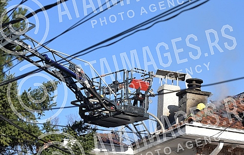 A fire broke out in the residence of the Croatian Embassy, located at 17b Sanje Zivanovic Street in Senjak. U rezidenciji Hrvatske ambasade koja se nalazi u Ulici Sanje Zivanovic 17b na Senjaku  izbio je pozar.