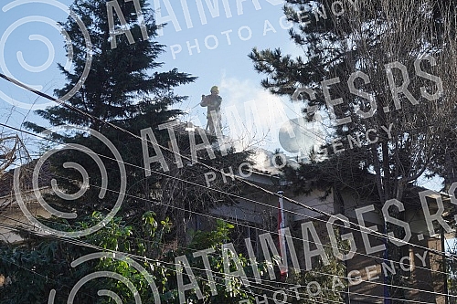 A fire broke out in the residence of the Croatian Embassy, located at 17b Sanje Zivanovic Street in Senjak. U rezidenciji Hrvatske ambasade koja se nalazi u Ulici Sanje Zivanovic 17b na Senjaku  izbio je pozar.