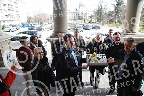 Nemanja Sarovic, leader of the Faith, Love, Hope movement, brought a cake for Goran Vesic for his birthday, which presented symbols of Vesic's leadership of Belgrade - a yellow excavator, demolition in Herzegovina, destruction of institutions, destru
