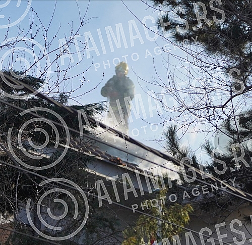 A fire broke out in the residence of the Croatian Embassy, located at 17b Sanje Zivanovic Street in Senjak. U rezidenciji Hrvatske ambasade koja se nalazi u Ulici Sanje Zivanovic 17b na Senjaku  izbio je pozar.