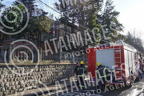 A fire broke out in the residence of the Croatian Embassy, located at 17b Sanje Zivanovic Street in Senjak. U rezidenciji Hrvatske ambasade koja se nalazi u Ulici Sanje Zivanovic 17b na Senjaku  izbio je pozar.