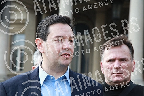 Nemanja Sarovic, leader of the Faith, Love, Hope movement, brought a cake for Goran Vesic for his birthday, which presented symbols of Vesic's leadership of Belgrade - a yellow excavator, demolition in Herzegovina, destruction of institutions, destru