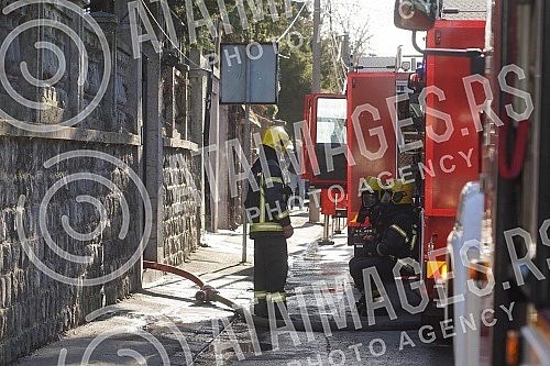 A fire broke out in the residence of the Croatian Embassy, located at 17b Sanje Zivanovic Street in Senjak. U rezidenciji Hrvatske ambasade koja se nalazi u Ulici Sanje Zivanovic 17b na Senjaku  izbio je pozar.