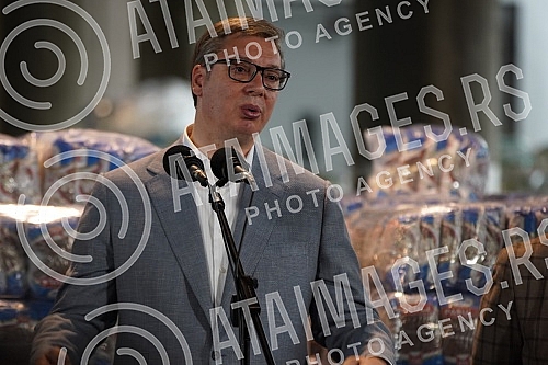 The President of the Republic of Serbia, Aleksandar Vucic, visited the warehouse of the Republic Directorate for Commodity Reserves - General Cargo Warehouse, Belgrade.Predsednik Republike Srbije Aleksandar Vucic obisao je skladista Republicke dire