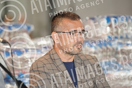 The President of the Republic of Serbia, Aleksandar Vucic, visited the warehouse of the Republic Directorate for Commodity Reserves - General Cargo Warehouse, Belgrade.Predsednik Republike Srbije Aleksandar Vucic obisao je skladista Republicke dire