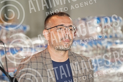 The President of the Republic of Serbia, Aleksandar Vucic, visited the warehouse of the Republic Directorate for Commodity Reserves - General Cargo Warehouse, Belgrade.Predsednik Republike Srbije Aleksandar Vucic obisao je skladista Republicke dire