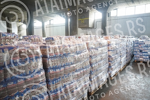 The President of the Republic of Serbia, Aleksandar Vucic, visited the warehouse of the Republic Directorate for Commodity Reserves - General Cargo Warehouse, Belgrade.Predsednik Republike Srbije Aleksandar Vucic obisao je skladista Republicke dire