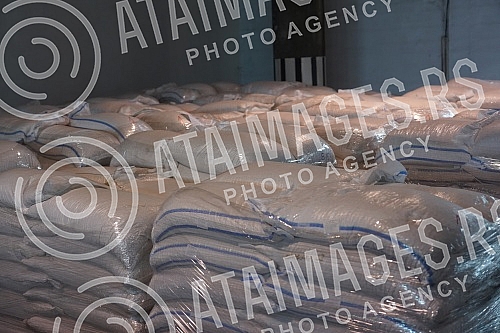 The President of the Republic of Serbia, Aleksandar Vucic, visited the warehouse of the Republic Directorate for Commodity Reserves - General Cargo Warehouse, Belgrade.Predsednik Republike Srbije Aleksandar Vucic obisao je skladista Republicke dire