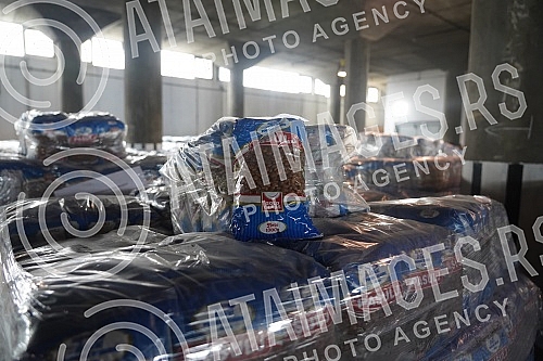 The President of the Republic of Serbia, Aleksandar Vucic, visited the warehouse of the Republic Directorate for Commodity Reserves - General Cargo Warehouse, Belgrade.Predsednik Republike Srbije Aleksandar Vucic obisao je skladista Republicke dire