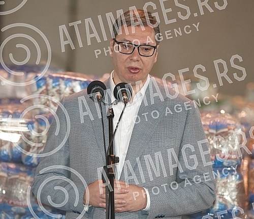 The President of the Republic of Serbia, Aleksandar Vucic, visited the warehouse of the Republic Directorate for Commodity Reserves - General Cargo Warehouse, Belgrade.Predsednik Republike Srbije Aleksandar Vucic obisao je skladista Republicke dire