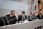 The working and election assembly of the Democratic Party of Serbia was held in the building of the municipality of Stari grad.Radna i izborna Skupstinu Demokratske stranka Srbije odrzana je u zgradi opstine Stari grad.