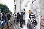 A group of young people gathered on the corner of Njegoseva and Aleksa Nenadovic and started cleaning the mural with the image of Ratko Mladic, on which a bucket of paint was thrown. Grupa mladih se okupila na uglu Njegoseve i Alekse Nenadovica i p