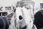 A group of young people gathered on the corner of Njegoseva and Aleksa Nenadovic and started cleaning the mural with the image of Ratko Mladic, on which a bucket of paint was thrown. Grupa mladih se okupila na uglu Njegoseve i Alekse Nenadovica i p