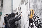 A group of young people gathered on the corner of Njegoseva and Aleksa Nenadovic and started cleaning the mural with the image of Ratko Mladic, on which a bucket of paint was thrown. Grupa mladih se okupila na uglu Njegoseve i Alekse Nenadovica i p