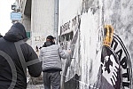 A group of young people gathered on the corner of Njegoseva and Aleksa Nenadovic and started cleaning the mural with the image of Ratko Mladic, on which a bucket of paint was thrown. Grupa mladih se okupila na uglu Njegoseve i Alekse Nenadovica i p
