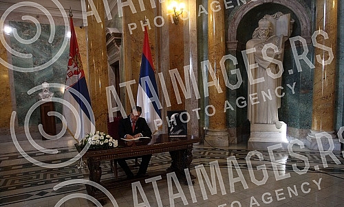 The President of the Assembly of Serbia, Ivica Dacic, has entered himself in the book of condolences on the death of the Deputy President  of the National Assembly, Muamer Zukorlic.Predsednik Skupstine Srbije Ivica Dacic upisao se u knjigu zalosti 