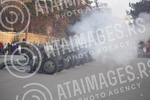 Honorary units of the Serbian Army Guard from the Sava Terrace of the Belgrade Fortress fired honorary artillery fire in honor of the Day of Reconciliation in the First World War - a national holiday in the Republic of Serbia. Pocasne jedinice Gard