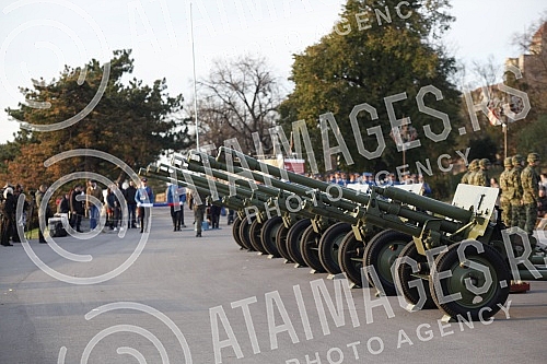 Honorary units of the Serbian Army Guard from the Sava Terrace of the Belgrade Fortress fired honorary artillery fire in honor of the Day of Reconciliation in the First World War - a national holiday in the Republic of Serbia. Pocasne jedinice Gard