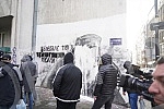 A group of young people gathered on the corner of Njegoseva and Aleksa Nenadovic and started cleaning the mural with the image of Ratko Mladic, on which a bucket of paint was thrown. Grupa mladih se okupila na uglu Njegoseve i Alekse Nenadovica i p