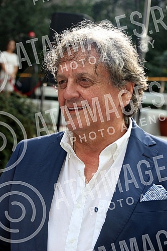 Unveiling the Mico Orlovic Monument at the plateau in front of the RTS building.Otkrivanje spomenika Miloju Mici Orlovicu na platou ispred zgrade RTS.