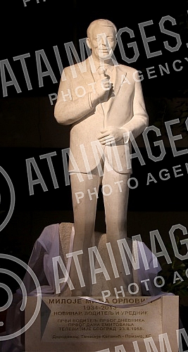 Unveiling the Mico Orlovic Monument at the plateau in front of the RTS building.Otkrivanje spomenika Miloju Mici Orlovicu na platou ispred zgrade RTS.