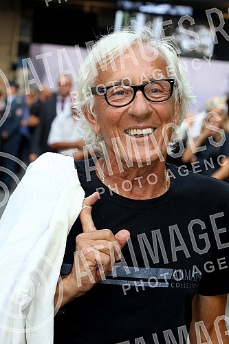 Unveiling the Mico Orlovic Monument at the plateau in front of the RTS building.Otkrivanje spomenika Miloju Mici Orlovicu na platou ispred zgrade RTS.