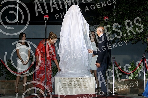 Unveiling the Mico Orlovic Monument at the plateau in front of the RTS building.Otkrivanje spomenika Miloju Mici Orlovicu na platou ispred zgrade RTS.