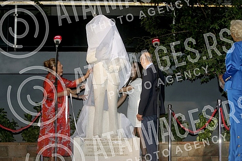 Unveiling the Mico Orlovic Monument at the plateau in front of the RTS building.Otkrivanje spomenika Miloju Mici Orlovicu na platou ispred zgrade RTS.