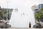 A migrant from Kuwait is bathing in a fountain on Nikola Pasic Square.Migrant iz Kuvajta se kupa u fontani na Trgu Nikole Pasica.