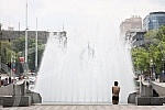 A migrant from Kuwait is bathing in a fountain on Nikola Pasic Square.Migrant iz Kuvajta se kupa u fontani na Trgu Nikole Pasica.