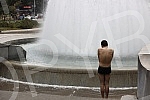 A migrant from Kuwait is bathing in a fountain on Nikola Pasic Square.Migrant iz Kuvajta se kupa u fontani na Trgu Nikole Pasica.