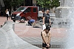 A migrant from Kuwait is bathing in a fountain on Nikola Pasic Square.Migrant iz Kuvajta se kupa u fontani na Trgu Nikole Pasica.