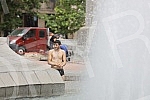 A migrant from Kuwait is bathing in a fountain on Nikola Pasic Square.Migrant iz Kuvajta se kupa u fontani na Trgu Nikole Pasica.